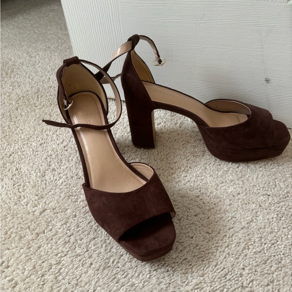The Drop heel platform